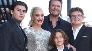 Gwen Stefani mit ihren Söhnen und Ehemann Blake Shelton. Foto: DFree/Shutterstock