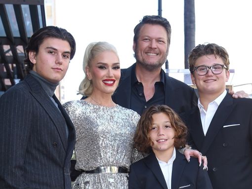 Gwen Stefani mit ihren Söhnen und Ehemann Blake Shelton. Foto: DFree/Shutterstock