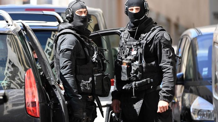 Anti-Terror-Ermittler: Sprengstoff und IS-Flagge bei Verdächtigen