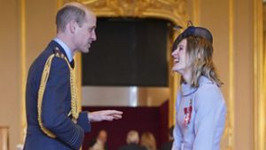 Prinz William verleiht Ellen Convery, ehemalige Fußballspielerin von Manchester City, auf Schloss Windsor den Orden „Commander of the Order of the British Empire“ auf Schloss Windsor. Foto: dpa/Yui Mok