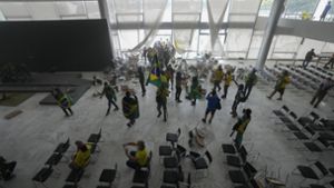 Die Demonstranten durchbrachen die Fenster des Palacio do Planalto, dem offiziellen Sitz des brasilianischen Präsidenten und der Regierung. Foto: dpa/Eraldo Peres