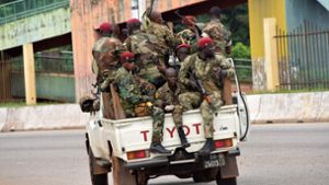 Bewaffnete Kräfte sind unterwegs in Conakry. Foto: AFP/CELLOU BINANI