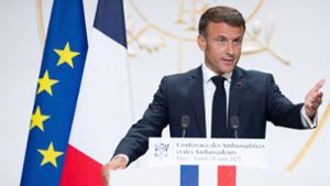 Bemüht sich um Haltung, wirkt aber ausgebrannt: Frankreichs Staatschef Emmanuel Macron. Foto: imago/Aabacapress