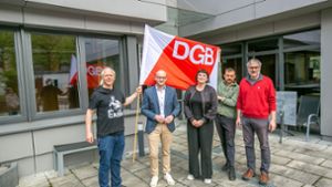 Wollen die Solidarität hochhalten: Martin Auerbach (DGB), Alessandro Lieb (IG Metall), Fabienne Fecht  (DGB), Peter Schadt (DGB) und Hartmut Zacher (NGG). Foto: Roberto Bulgrin/bulgrin