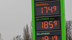 Ein Liter Super E10 kostet im bundesweiten Durchschnitt  1,7 Cent mehr als in der Vorwoche. Foto: IMAGO/EHL Media/IMAGO/EHL Media/Lucas Libke