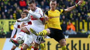 Stuttgarts Alex Esswein gegen Dormtunds Marius Wolf – der VfB hat es dem BVB so schwer wie möglich gemacht. Foto: Bongarts