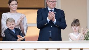 Applaus: Die Fürstenfamilie beklatschte die Vorbereitungen für den Johannistag, der in Monaco am 24. Juni gefeiert wird. Foto: imago/ABACAPRESS