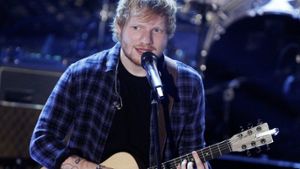 Ed Sheeran glaubt, dass seine Live-Show nicht mit den legendären Halbzeit-Stars mithalten kann. Foto: 2015 Andrea Raffin/Shutterstock.com