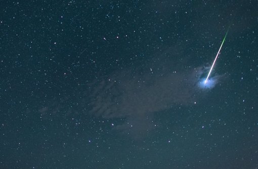 In der Nacht zum Donnerstag waren über ganz Deutschland Sternschnuppen zu beobachten, wie hier über der Nordsee bei Pilsum. Foto: dpa