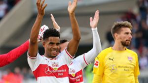 Daniel Didavi (li.) feiert den Sieg des VfB Stuttgart gegen Werder Bremen. Foto: Baumann