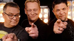 Elton, Knossi und Tim Mälzer (v.l.n.r.) treten in Drei gegen Einen - Die Show der Champions gegen echte Champions an. Foto: RTL / Steffen Z Wolff