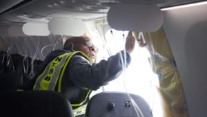 Inspektion der Boeing 737 Max 9 nach dem Beinaheunglück Foto: AFP/HANDOUT