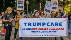 Demonstranten protestieren  in New York gegen die Trumpcare genannte Reform der Gesundheitsversorgung in den USA. Foto: dpa