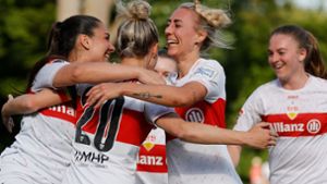 Die VfB-Frauen jubeln über das 2:0 durch Jana Beuschlein. Foto: Pressefoto Baumann/Volker Müller