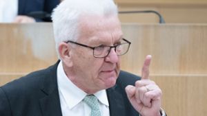 Kretschmann verteidigt sein Vorgehen im Landtag. Foto: dpa/Bernd Weißbrod