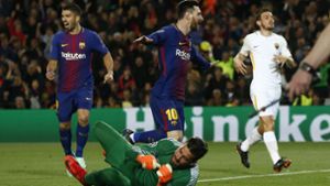 Lionel Messi (Mitte) vom FC Barcelona jubelt über den Treffer zum 1:0. Foto: AP