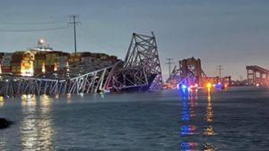 Im Netz kursierten schnell die ersten Bilder der eingestürzten Brücke. Foto: IMAGO/USA TODAY Network/IMAGO/Harford County Fire & EMS