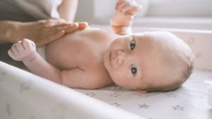 99,8 Prozent des Erbguts der Babys mit Eizell-Spenderin stammt von Mutter und Vater. (Symbolbild) Foto: IMAGO/Westend61/IMAGO/Natalia Deriabina