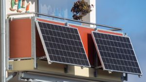Mit Solarpaneelen am Balkon kann man eigenen Strom erzeugen. Foto: Stefan Sauer/dpa