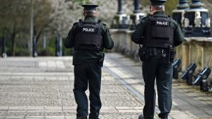 Polizisten auf Streife in Belfast Foto: imago/Artur Widak
