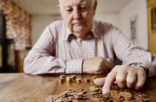 Vielen Menschen droht angesichts knapper Renten Altersarmut Foto: © bilderstoeckchen – stock.adobe.com