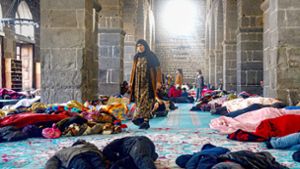 In der  Großen Mosche von Diyarbakir fanden Erdbebenopfer Zuflucht, doch längst nicht alle Gotteshäuser blieben unversehrt. Foto: AFP/ILYAS AKENGIN