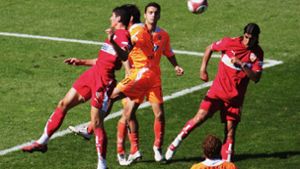 Kopfball ins Glück: Sami Khedira (re.) erzielte im Saisonfinale 2007 den Siegtreffer gegen Energie Cottbus. Foto: Getty