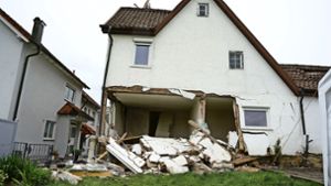Das stark beschädigte Gebäude in der Adlerstraße in Wernau war unbewohnt. Foto: /SDMG/Woelfl