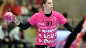 Kreisläuferin Julia Behnke trägt seit vergangenem Sommer zum zweiten Mal das Trikot der Pink Ladies. Foto: imago/Eibner/Roland Sippel