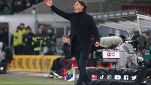 VfB-Trainer Bruno Labbadia sah eine Leistungssteigerung seines Teams im Vergleich zur Vorwoche. Foto: Pressefoto Baumann/Julia Rahn