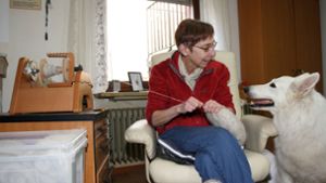 Diese Frau spinnt Wolle aus Hundehaaren