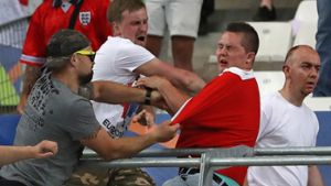 In Marseille ist es zwischen englischen und russischen Fans zu schweren Ausschreitungen gekommen. Foto: AP