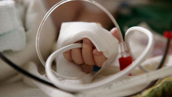 Schwer kranker Säugling aus Krankenhaus entführt