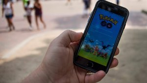 Die App „Pokémon Go“ ist seit Mittwoch auch in Deutschland offiziell erhältlich. Foto: AFP