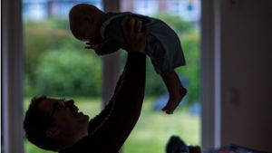 Spätes Vater-Glück wird in Deutschland immer mehr zum Normalfall. Foto: dpa/Jens Büttner