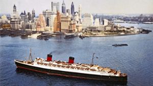 Die Queen Elizabeth 1940 bei der Ankunft in New York. Kurz nachdem dieses Bild gemacht wurde, hat man das Schiff für den Einsatz im Zweiten Weltkrieg umgebaut. Foto: dpa/Mary Evans Picture