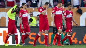 Enttäuschte Gesichter: Gegen Augsburg hatte der VfB Stuttgart 2019 das Nachsehen. Foto: imago images / Sven Simon/Oryk HAIST
