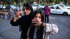 Viele junge Iranerinnen lassen sich nicht mehr einschüchtern. Foto: imago//Rouzbeh Fouladi