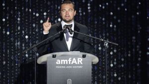 Leonardo DiCaprio versteigert sich auf der Gala einer Aids-Hilfe selbst. Foto: Getty
