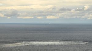Ein Bild vom 29. September 2022: Aus der gesprengten Pipeline strömt Gas an die Meeresoberfläche nahe der dänischen Stadt Bornholm. Foto: /IMAGO/Danska Forsvaret