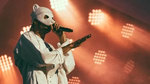 Der Panda-Rapper Cro ist wieder da mit einem neuen, selbstproduzierten Album namens „tru.“ Foto: Label