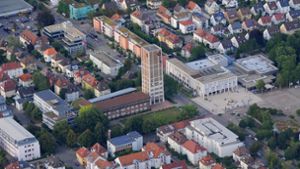 Wer hat bald das Sagen im Kornwestheimer Rathaus mit seinem markanten Turm? Foto: Werner /uhnle