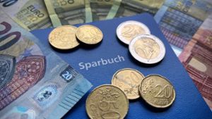 Die Zinsen steigen, doch nicht alle Banken ziehen nach (Symbolbild). Foto: IMAGO/Sven Simon/IMAGO/Frank Hoermann/SVEN SIMON