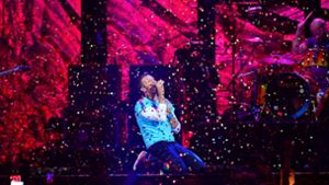 Die Brit Awards gelten neben den Grammys als einer der wichtigsten Musikpreise der Welt und auch als große Show. Klar, das auch Coldplay-Frontsänger Chris Martin nicht fehlen durfte. Foto: PA Wire