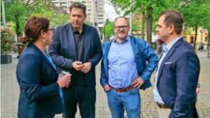 Stefanie Liepins,  Lars Klingbeil,  Matthias Knobloch und der stellvertretende SPD-Kreisvorsitzende Buruk Uslu Foto: Simon Granville