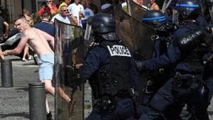In Marseille kommt es bei der Fußball-EM zu heftigen Auseinandersetzungen zwischen Polizei und Fans. Foto: ANSA