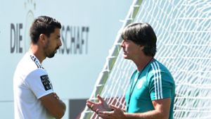 Sami Khedira (links) wurde von Joachim Löw nicht in den Kader des DFB-Teams berufen. Foto: AFP