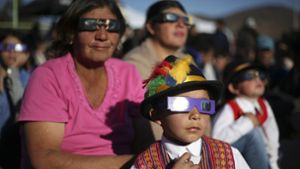 In Chile folgten viele Menschen gebannt der Sonnenfinsternis. Foto: dpa