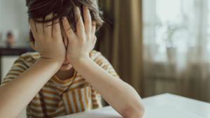 Nach Angaben von Eltern sind etwa 47 Prozent der 11- bis 14-Jährigen in den vergangenen zwei Jahren stärker psychisch belastet worden. (Symbolbild) Foto: IMAGO/Westend61/IMAGO/Anastasiya Amraeva