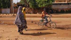 Alltag in Nigers Hauptstadt Niamey – nach dem Militärputsch geht die Suche nach einer Lösung des Konflikts weiter. Foto: dpa/Sam Mednick